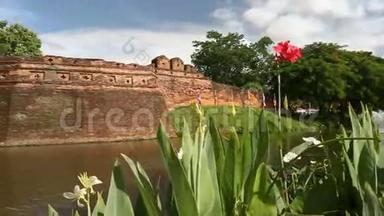 泰国清迈护城河和古墙..